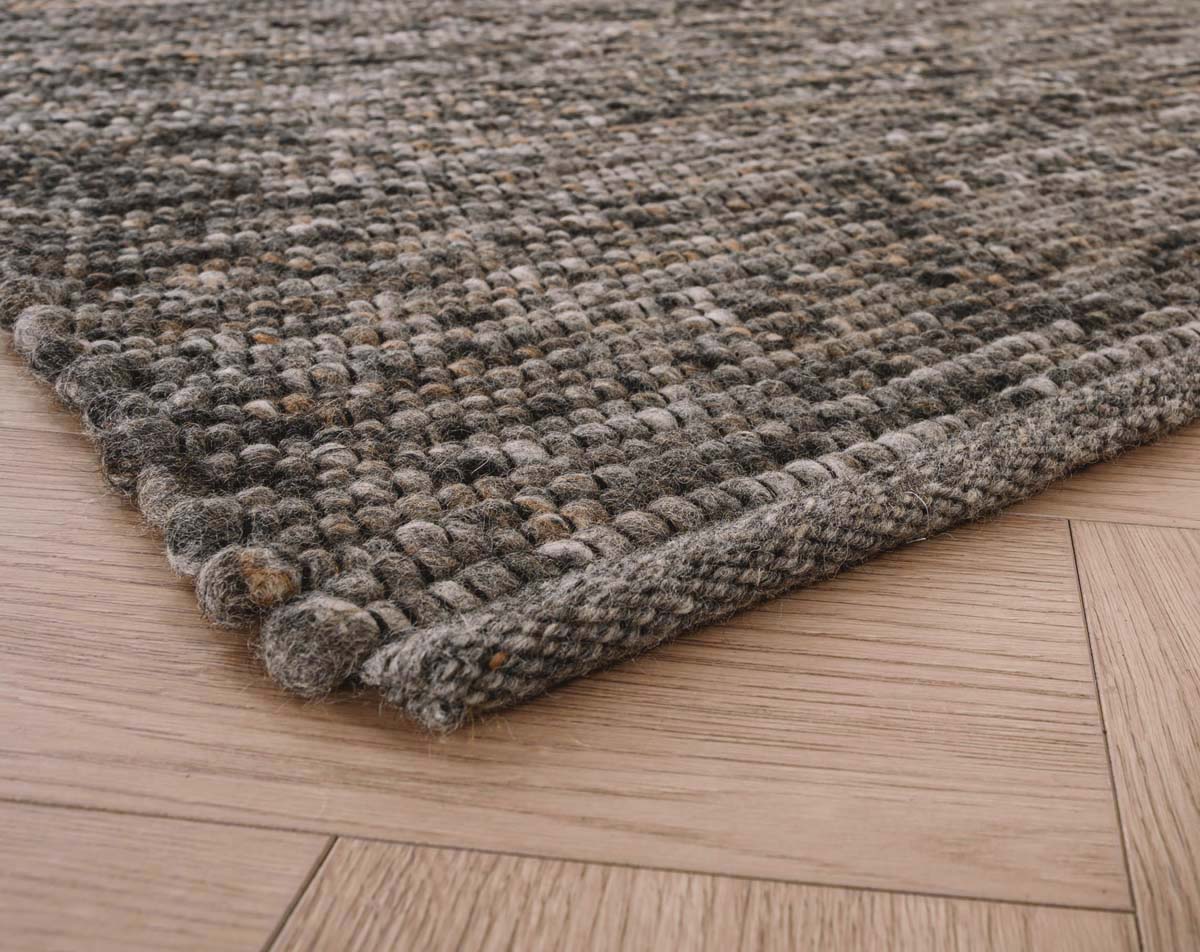 Wool rug - Lett grey/brown - close up hoek Wool rug - Lett grey/brown - close up hoek