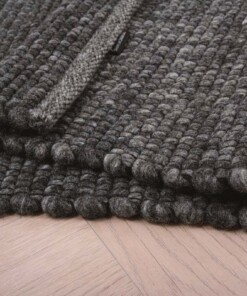 Wool rug - Lett dark grey - close up vouw, thumbnail Wool rug - Lett dark grey - close up vouw, thumbnail