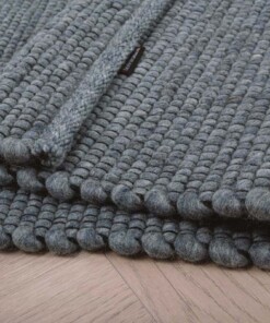 Wool rug - Lett steel blue - close up vouw, thumbnail