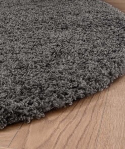 Round thick rug - Shaggy Grand dark grey - close up zijkant, thumbnail