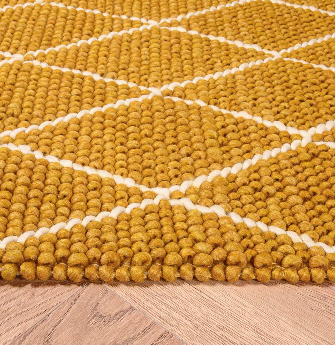 Wool rug - Vinduer ochre yellow/cream - close up zijkant Wool rug - Vinduer ochre yellow/cream - close up zijkant