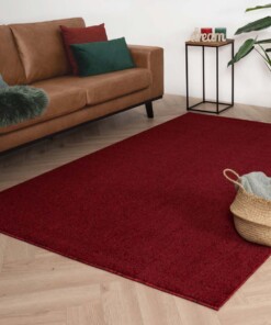 Square low pile rug - Fine red - sfeer