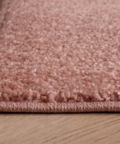 Low pile rug​ - Fine pink - close up hoek, thumbnail