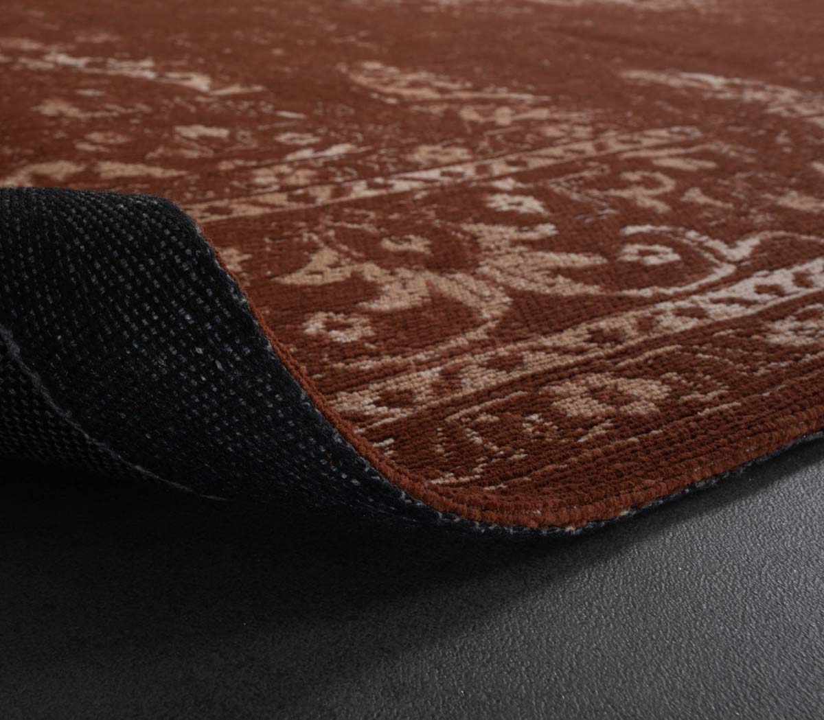 Vintage rug - Nomad rusty brown - close up vouw Vintage rug - Nomad rusty brown - close up vouw
