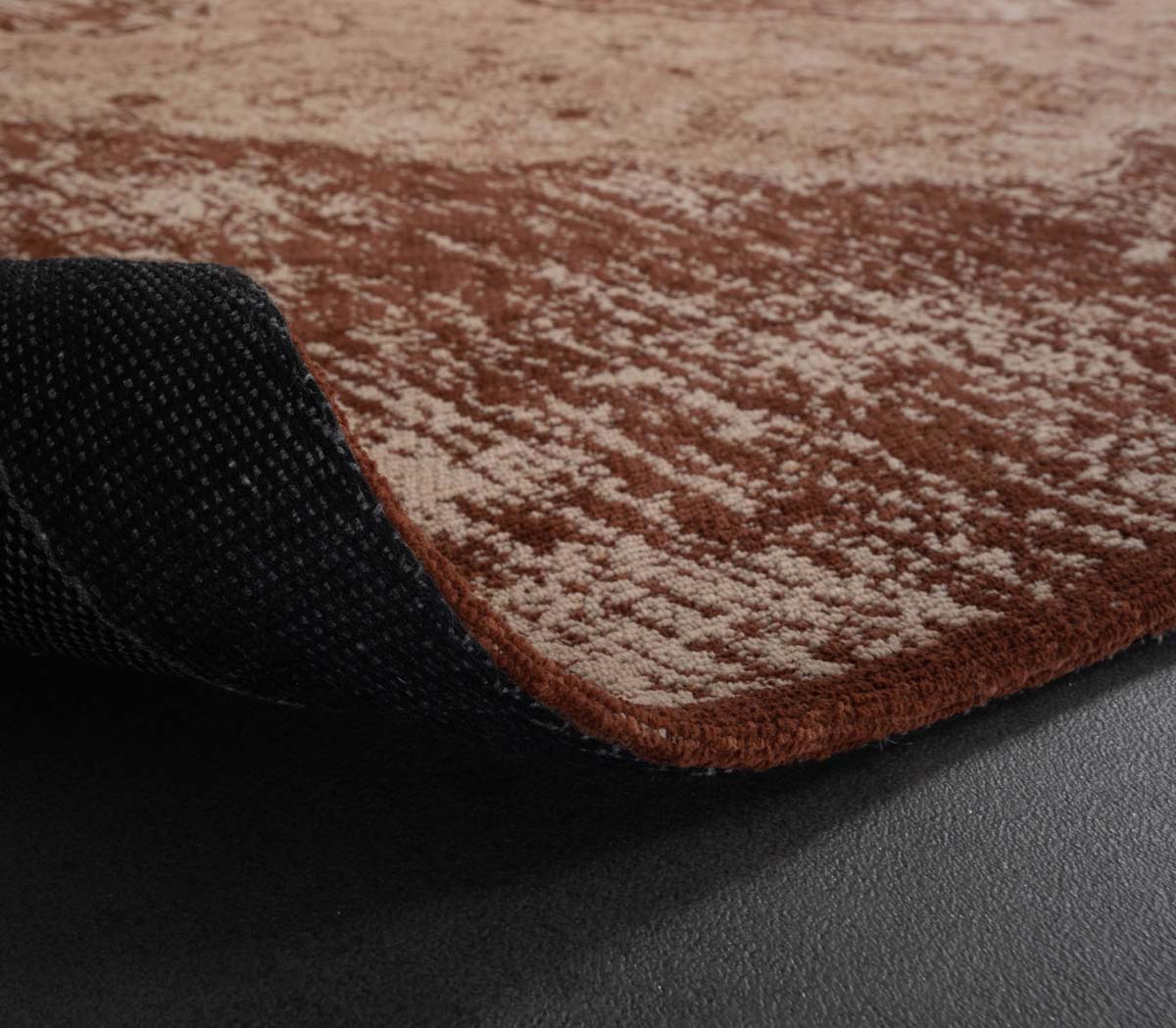 Vintage rug - Village rusty brown - close up vouw Vintage rug - Village rusty brown - close up vouw