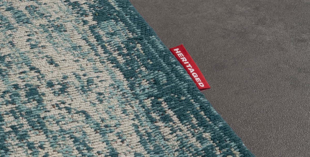 Vintage rug - Village grey/blue - close up zijkant Vintage rug - Village grey/blue - close up zijkant