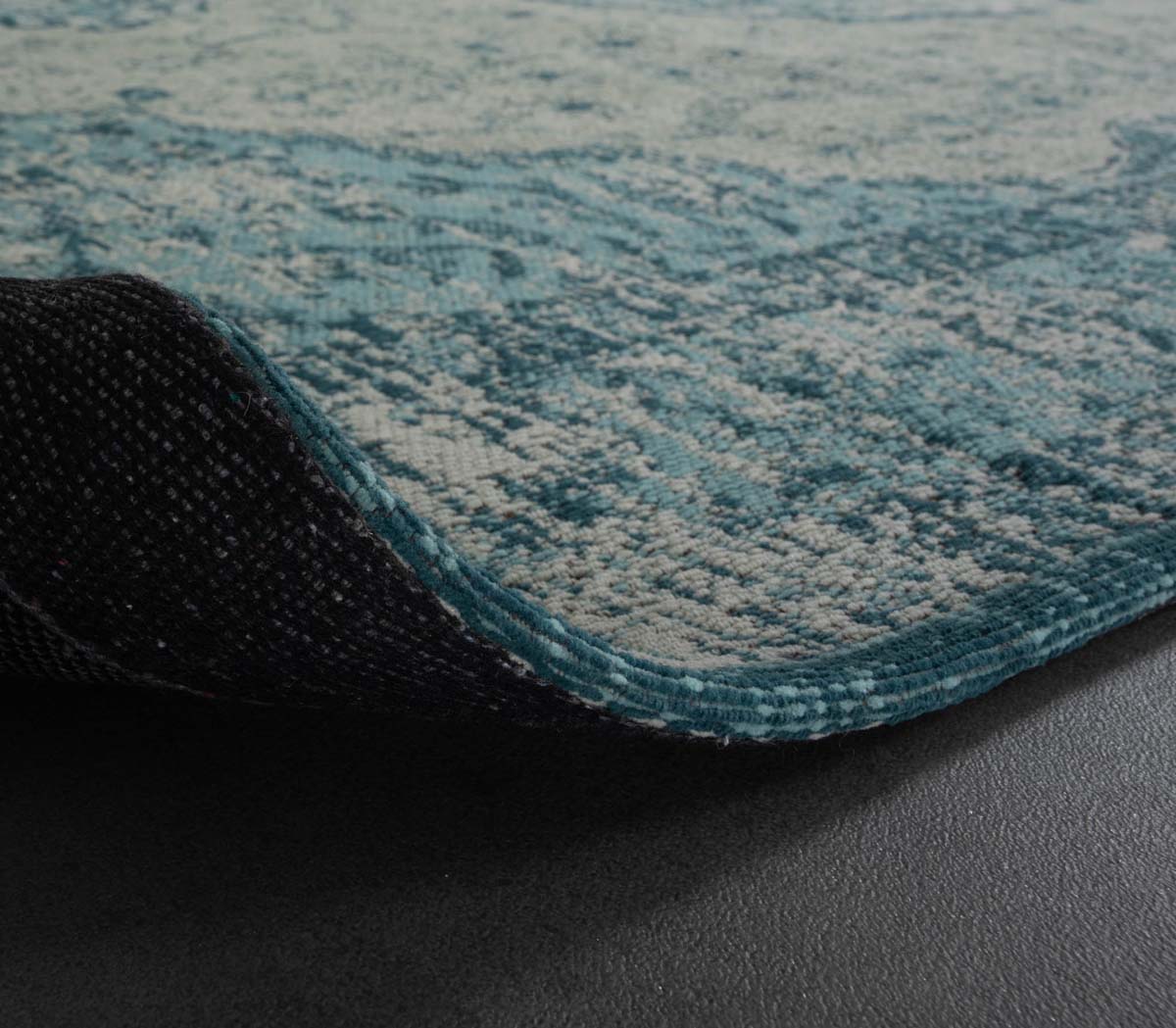 Vintage rug - Village grey/blue - close up vouw Vintage rug - Village grey/blue - close up vouw