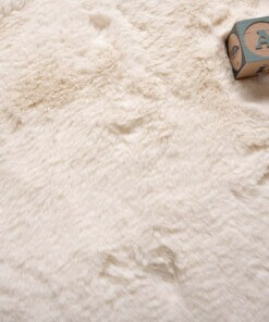 Childrens elephant rug - Fluffy white - close up, thumbnail