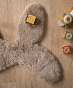 Kids rug whale - Fluffy taupe - close up