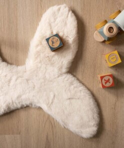 Kids rug whale - Fluffy cream - close up