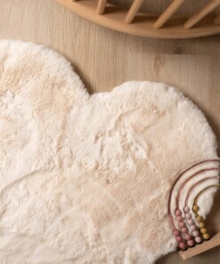 Kids rug heart - Fluffy cream - close up, thumbnail Kids rug heart - Fluffy cream - close up, thumbnail
