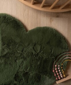 Kids rug heart - Fluffy olive green - close up, thumbnail