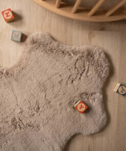 Kids rug sheep - Fluffy taupe - close up, thumbnail