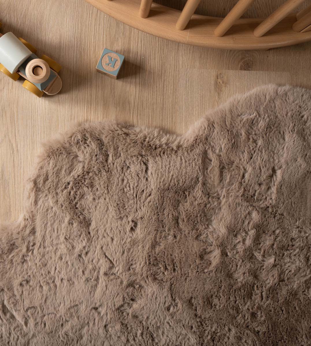 Childrens rug cloud - Fluffy taupe - close up Childrens rug cloud - Fluffy taupe - close up