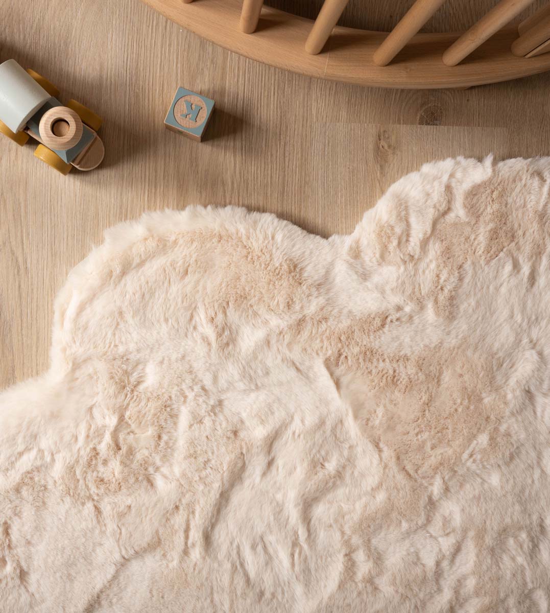 Childrens rug cloud - Fluffy cream - close up Childrens rug cloud - Fluffy cream - close up