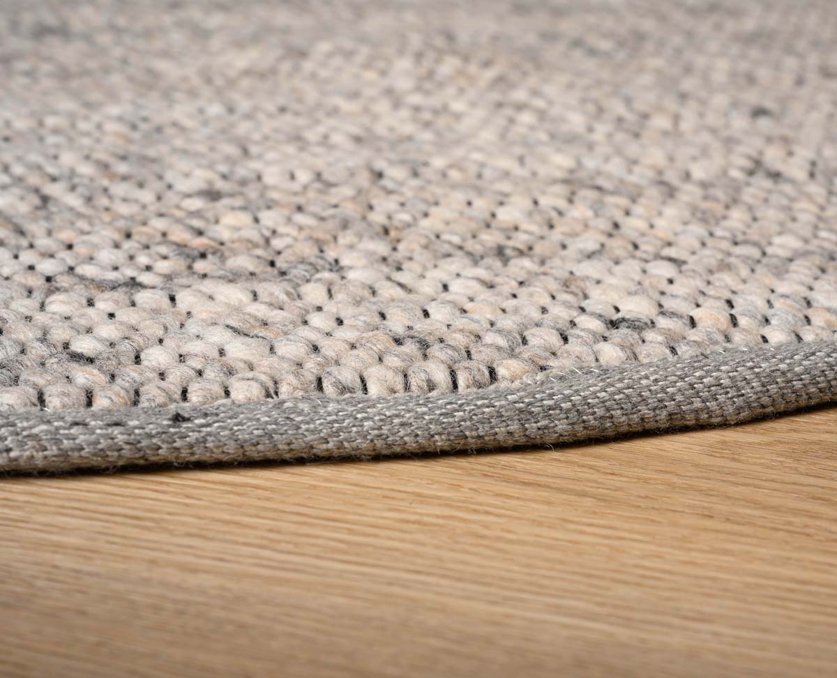 Oval wool rug - Lett light grey - close up Oval wool rug - Lett light grey - close up