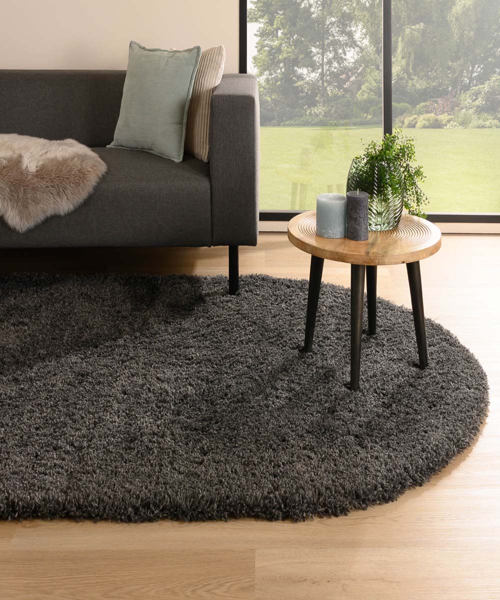 Thick oval rug - Cozy Shaggy dark grey - sfeer Thick oval rug - Cozy Shaggy dark grey - sfeer