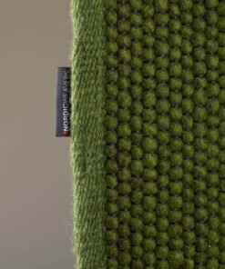 Wool rug - Lett green - close up zijkant, thumbnail
