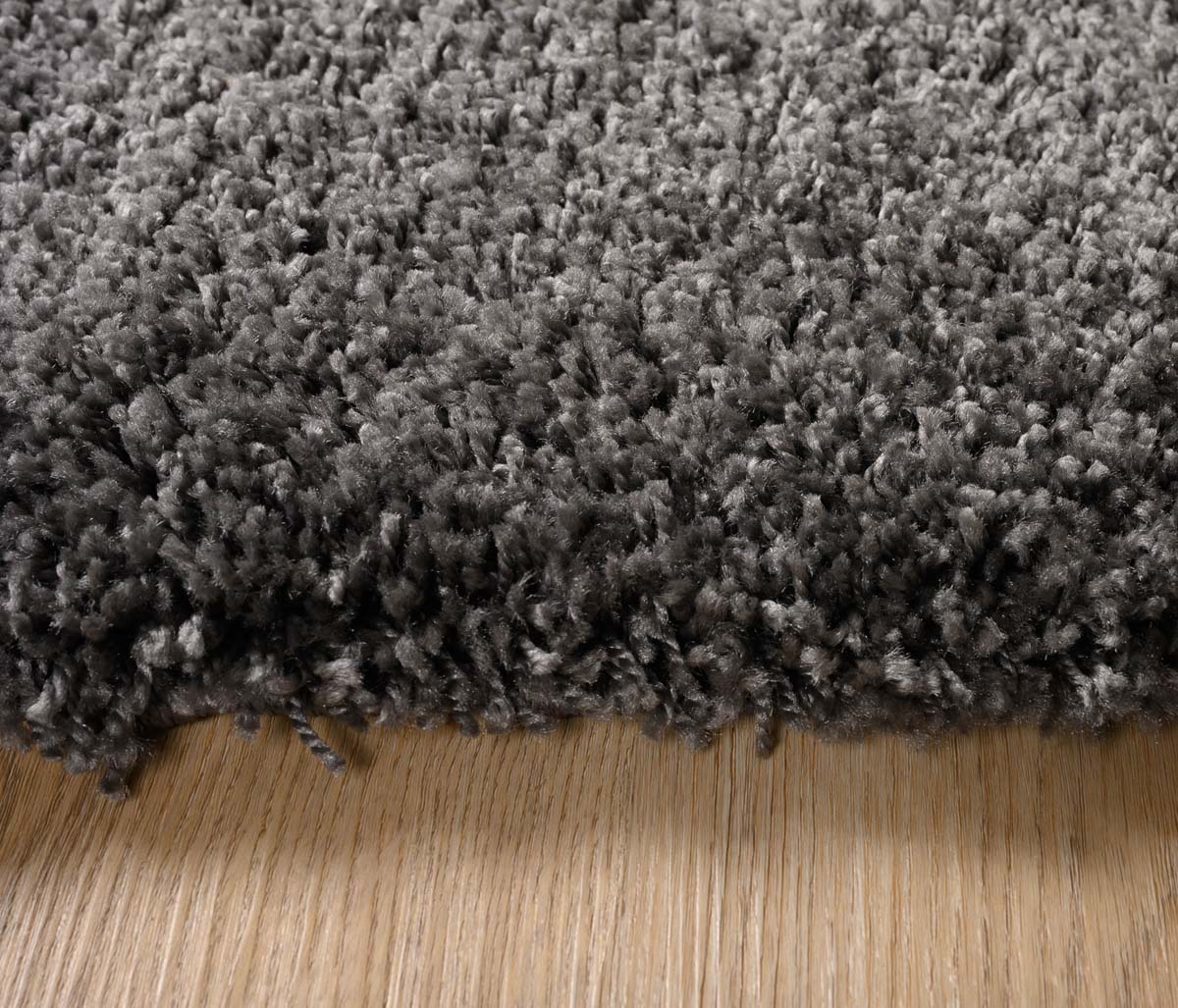 Square thick rug - Shaggy Grand dark grey - close up Square thick rug - Shaggy Grand dark grey - close up
