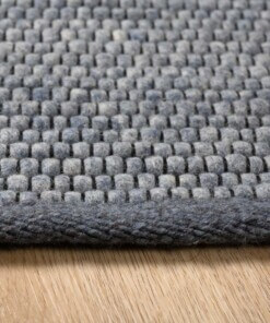 Square wool rug - Lett steel blue - close up, thumbnail