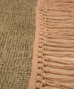 Viscose rug - Gem olive green - close up zijkant, thumbnail Viscose rug - Gem olive green - close up zijkant, thumbnail