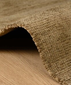 Viscose rug - Gem olive green - close up zijkant, thumbnail Viscose rug - Gem olive green - close up zijkant, thumbnail