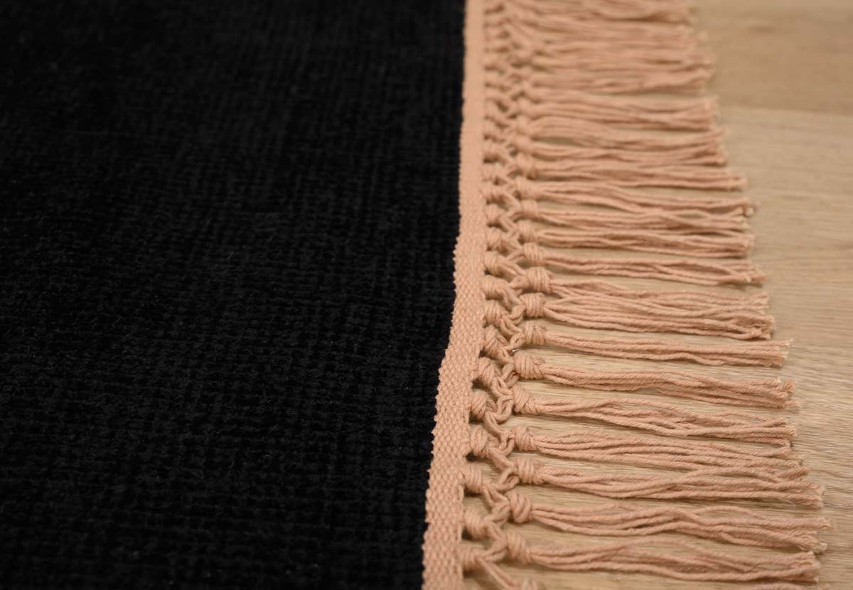 Viscose rug - Gem black - close up zijkant Viscose rug - Gem black - close up zijkant