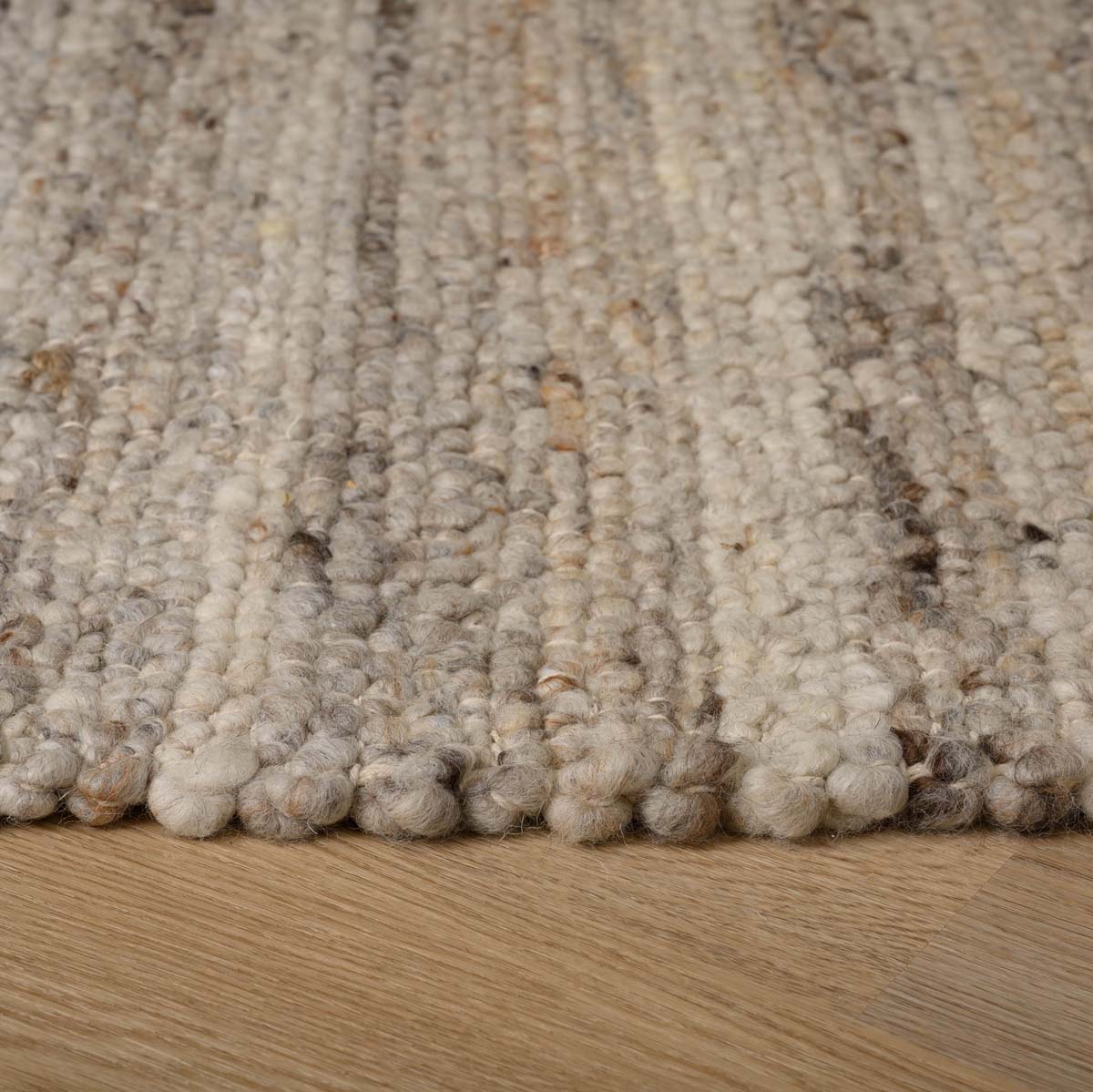 Wool rug - Tinn grey - close up zijkant Wool rug - Tinn grey - close up zijkant