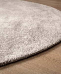 Oval viscose rug - Glamour silver - close up, thumbnail