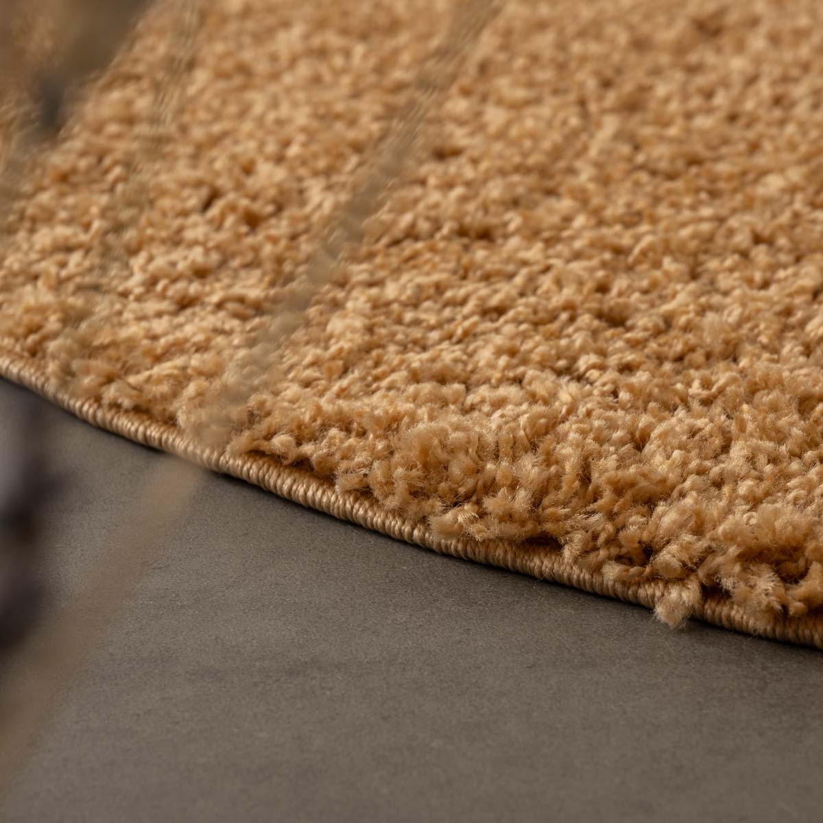 Round thick rug - Shaggy Trend gold - close up Round thick rug - Shaggy Trend gold - close up