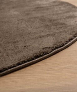 Round velvet rug - Flair taupe - close up, thumbnail