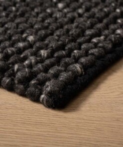 Wool rug - Løkke black - close up