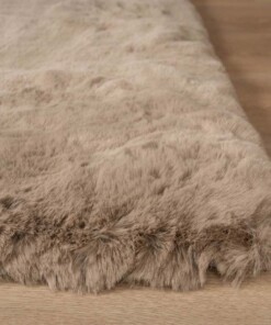 Square fluffy rug - Comfy Deluxe taupe - close up, thumbnail