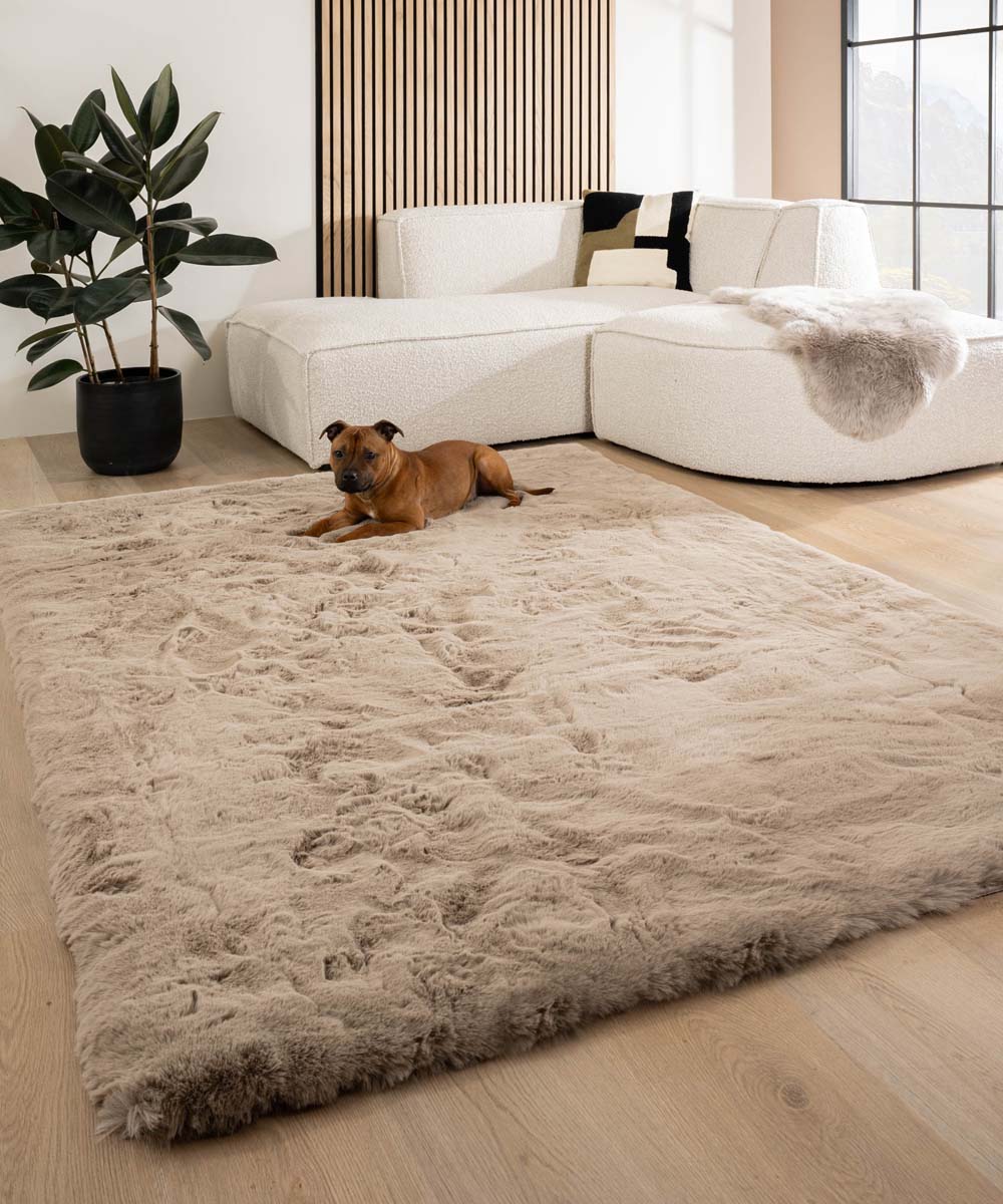 Fluffy rug - Comfy Deluxe taupe - sfeer Fluffy rug - Comfy Deluxe taupe - sfeer