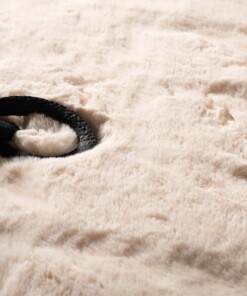Round fluffy rug - Comfy Deluxe cream - close up, thumbnail