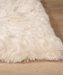 Square fluffy rug - Comfy Deluxe cream - close up, thumbnail