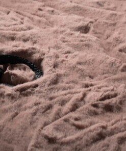 Square fluffy rug - Comfy Deluxe pink - close up, thumbnail