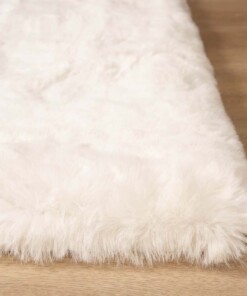 Square fluffy rug - Comfy Deluxe white - close up, thumbnail