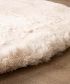 Round fluffy rug - Comfy Deluxe cream - close up, thumbnail