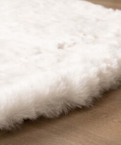 Round fluffy rug - Comfy Deluxe white - close up, thumbnail