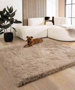 Square fluffy rug - Comfy Deluxe taupe - sfeer