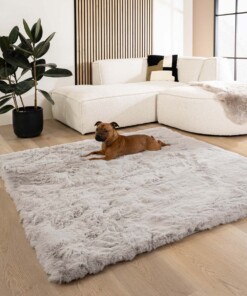 Square fluffy rug - Comfy Deluxe light grey - sfeer