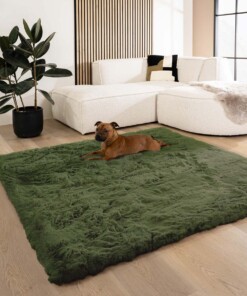 Square fluffy rug - Comfy Deluxe olive green - sfeer