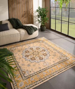 Square outdoor rug vintage - Valenca Nova yellow - sfeer