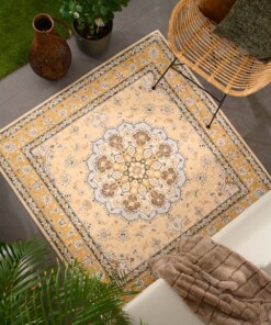 Square outdoor rug vintage - Valenca Nova yellow - sfeer