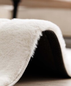 Round fluffy rug - Carvy cream - close up, thumbnail