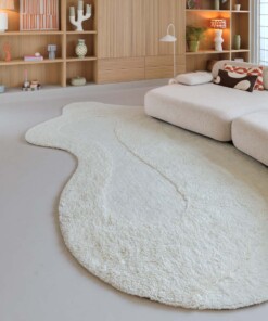 Organic shaped rug - Tjørne Mose ivory - sfeer