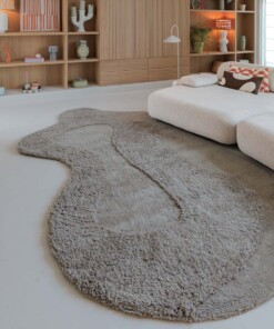 Organic shaped rug - Tjørne Mose taupe - sfeer