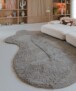 Organic shaped rug - Tjørne Mose taupe - sfeer, thumbnail