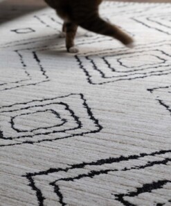 Berber rug - Beni Ouarain Bahij cream/black - close up, thumbnail